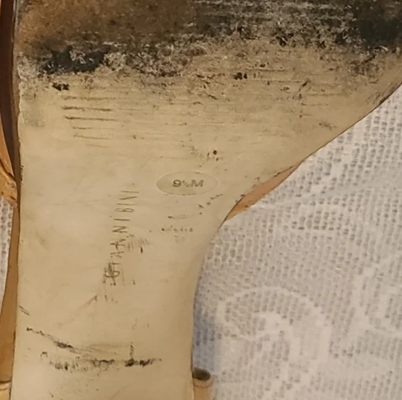 Very loved Gianni Bini Neutral high heel - Picture 7 of 7